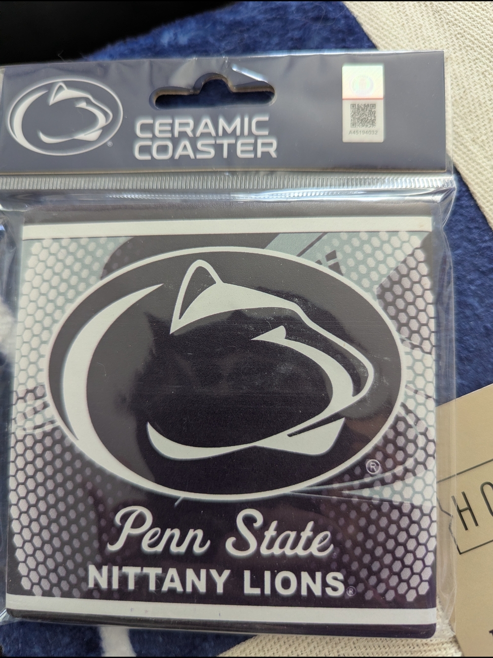 Penn State Nittany Lions Throw with Coasters & Bag Clips - Picture 3 of 5